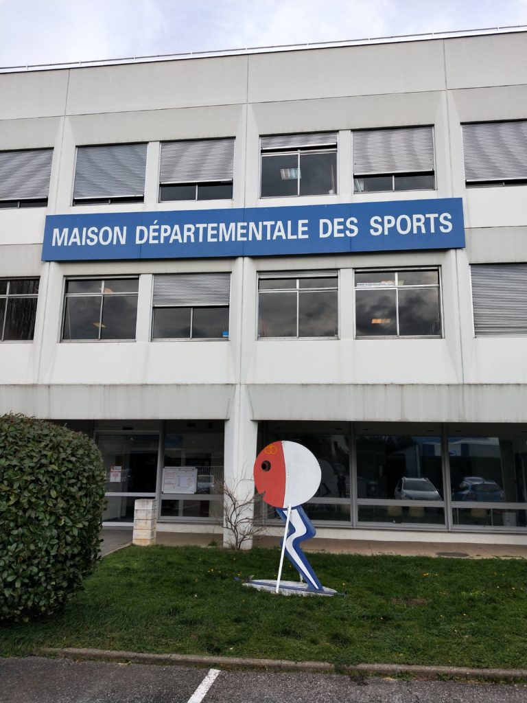 Facade de la maison départementale des sports de L'isère